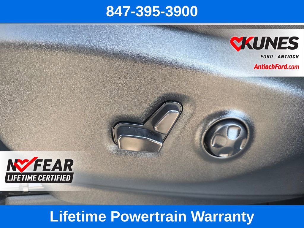 Used 2022 Chrysler Voyager LX image 15