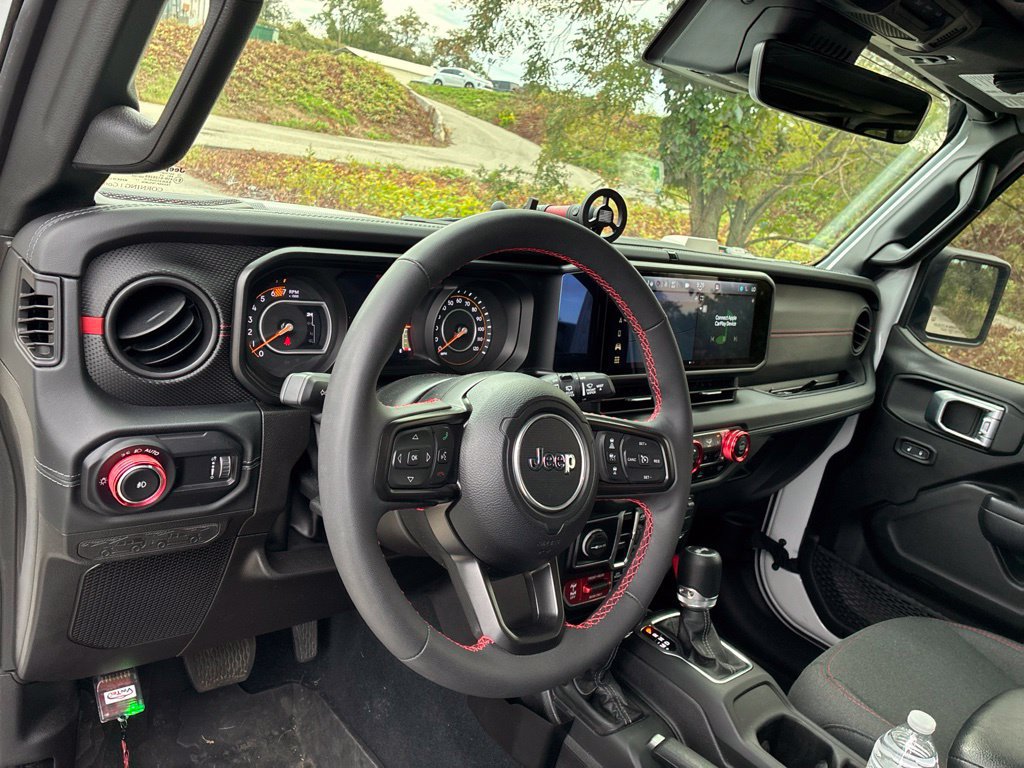 Used 2024 Jeep Wrangler Unlimited Rubicon w/ Technology Group AWD/4WD image 8