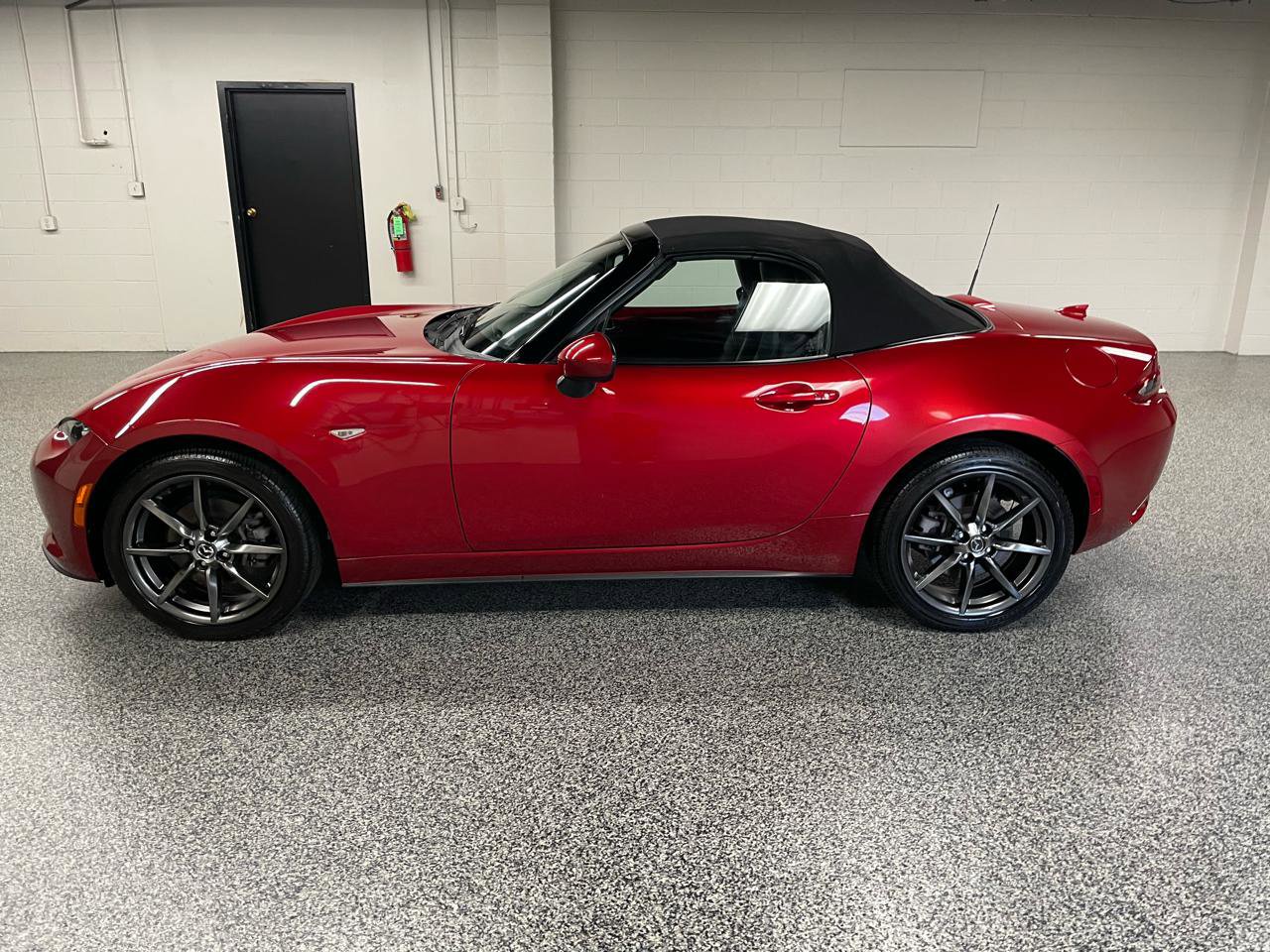 Used 2016 MAZDA MX-5 Miata Grand Touring RWD image 8