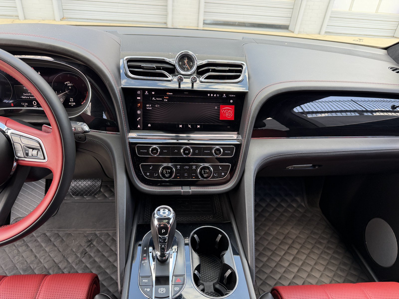 Certified 2023 Bentley Bentayga AWD/4WD image 4