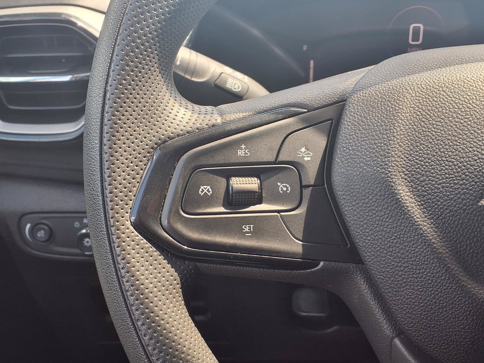 Used 2025 Chevrolet TrailBlazer LT FWD image 15