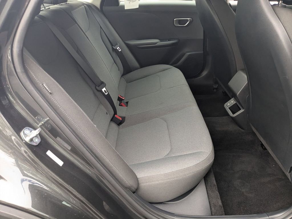 Used 2025 Kia K4 LXS image 28