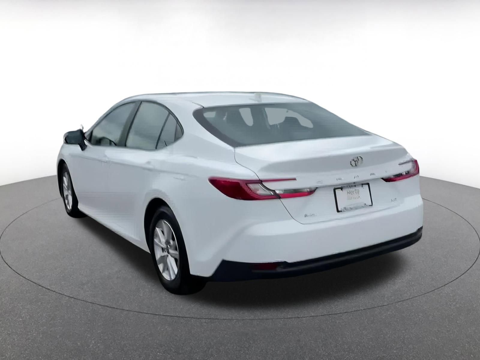 Used 2025 Toyota Camry LE image 11