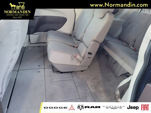 Used 2017 Chrysler Pacifica LX FWD image 17