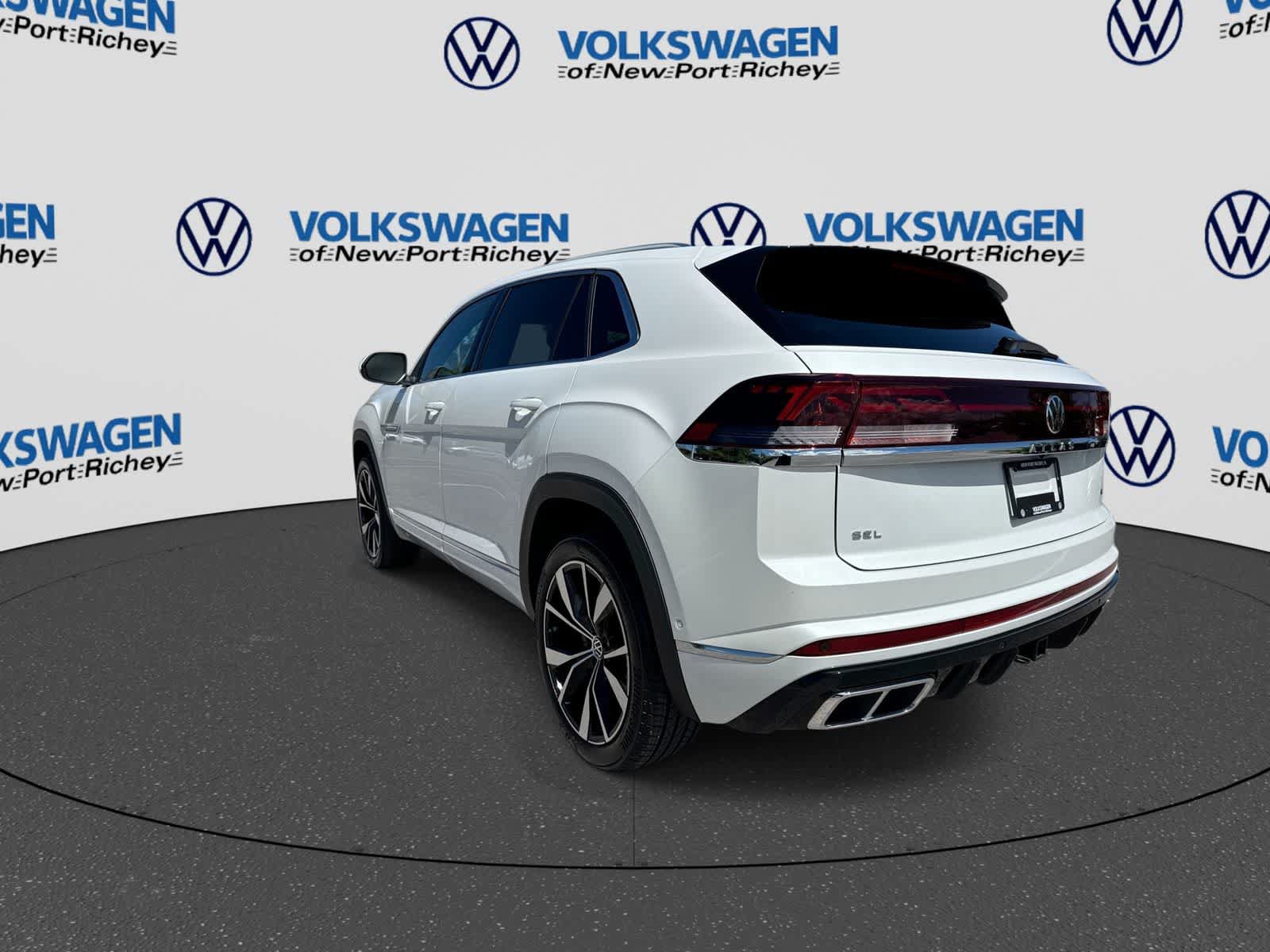 Certified 2024 Volkswagen Atlas Cross Sport SEL Premium R-Line AWD/4WD image 4