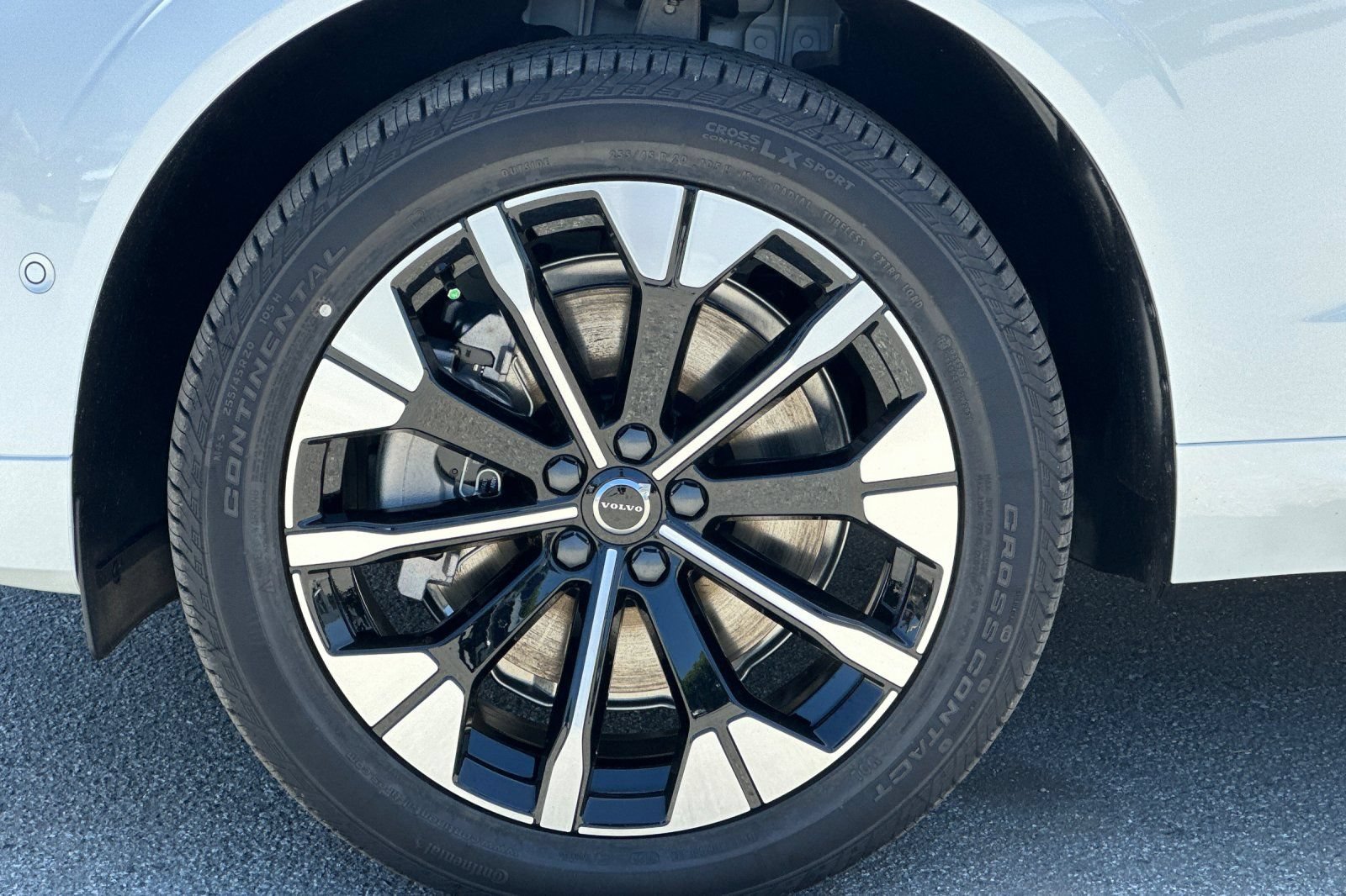 New 2026 Volvo XC60 T8 Plus w/ Climate Package AWD/4WD image 26