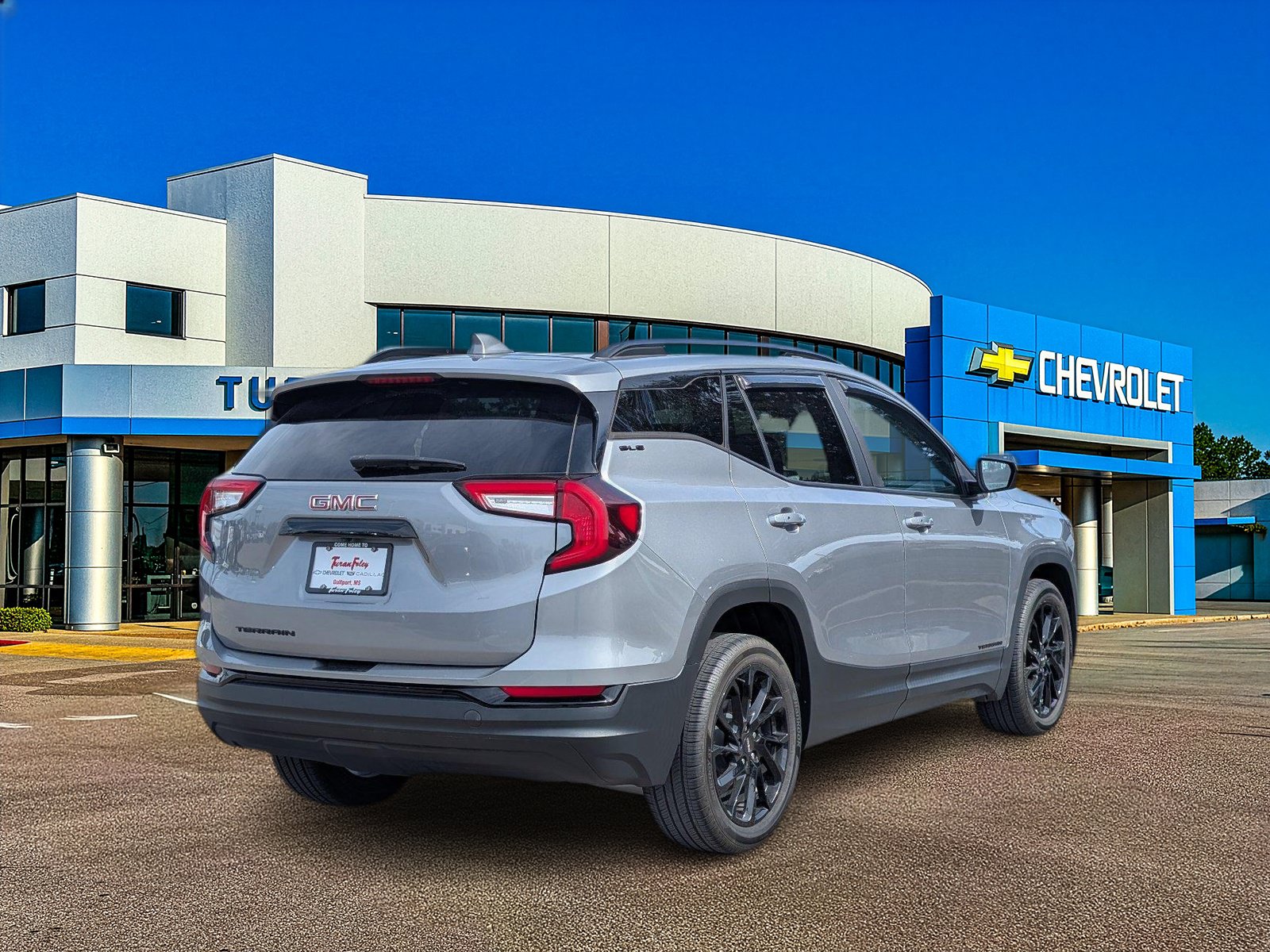 Used 2023 GMC Terrain SLE w/ Driver Convenience Package FWD image 7