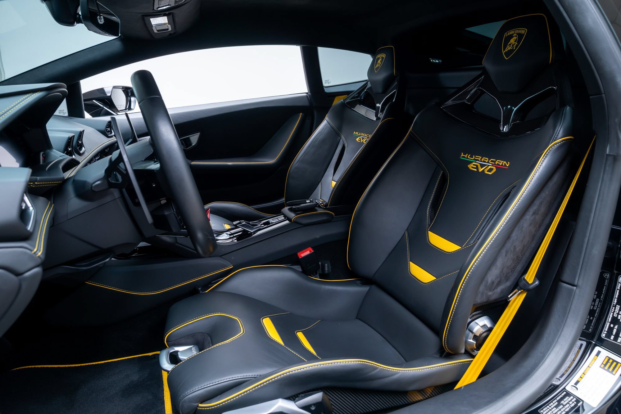 Used 2022 Lamborghini Huracan EVO RWD image 28