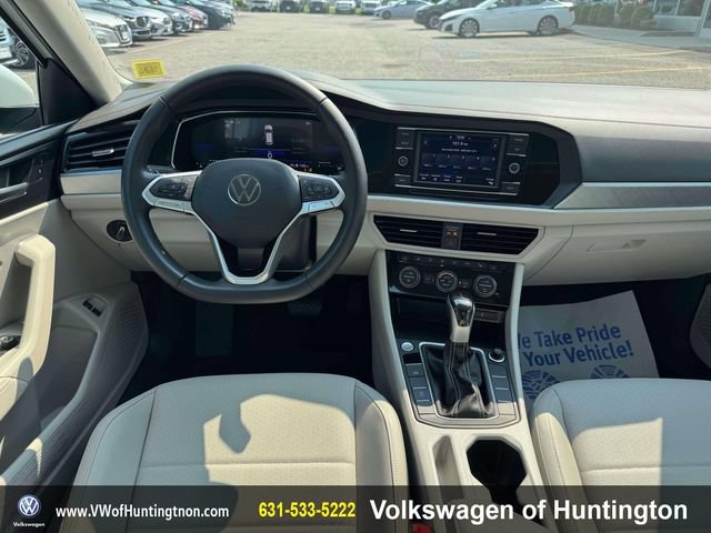 Certified 2023 Volkswagen Jetta SE w/ Panoramic Sunroof Package FWD image 18