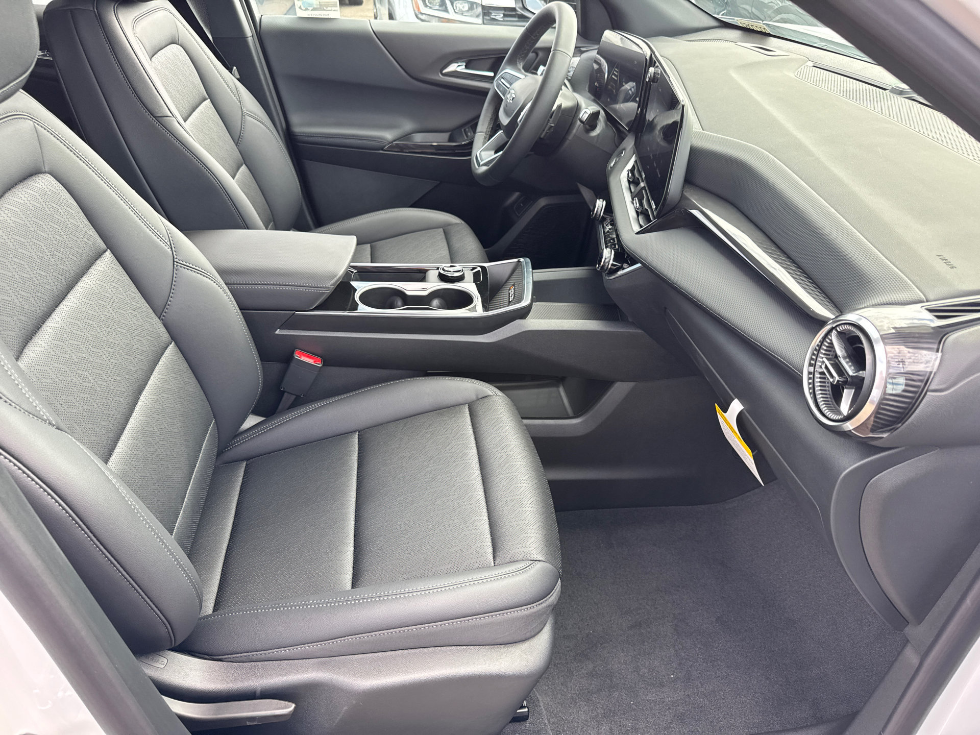 New 2027 Chevrolet Equinox LT w/ Convenience Package II FWD image 14