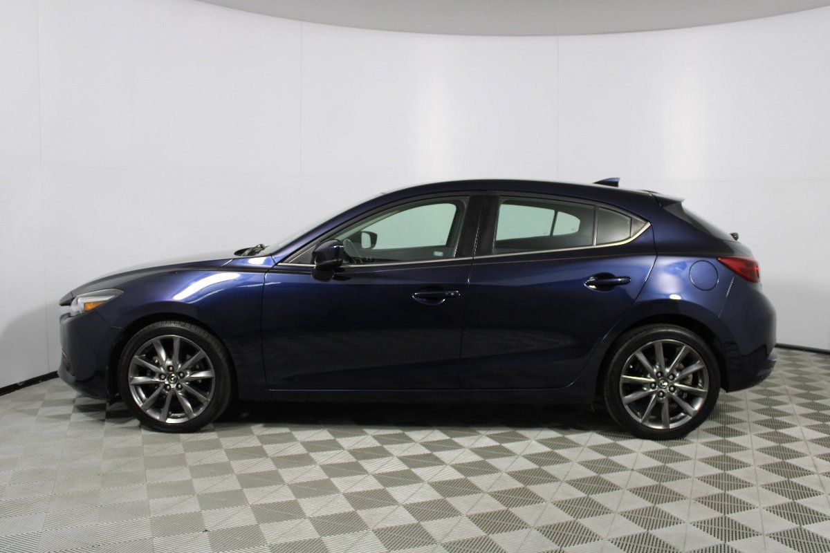 Used 2018 MAZDA MAZDA3 Grand Touring w/ Premium Equipment Package FWD image 2
