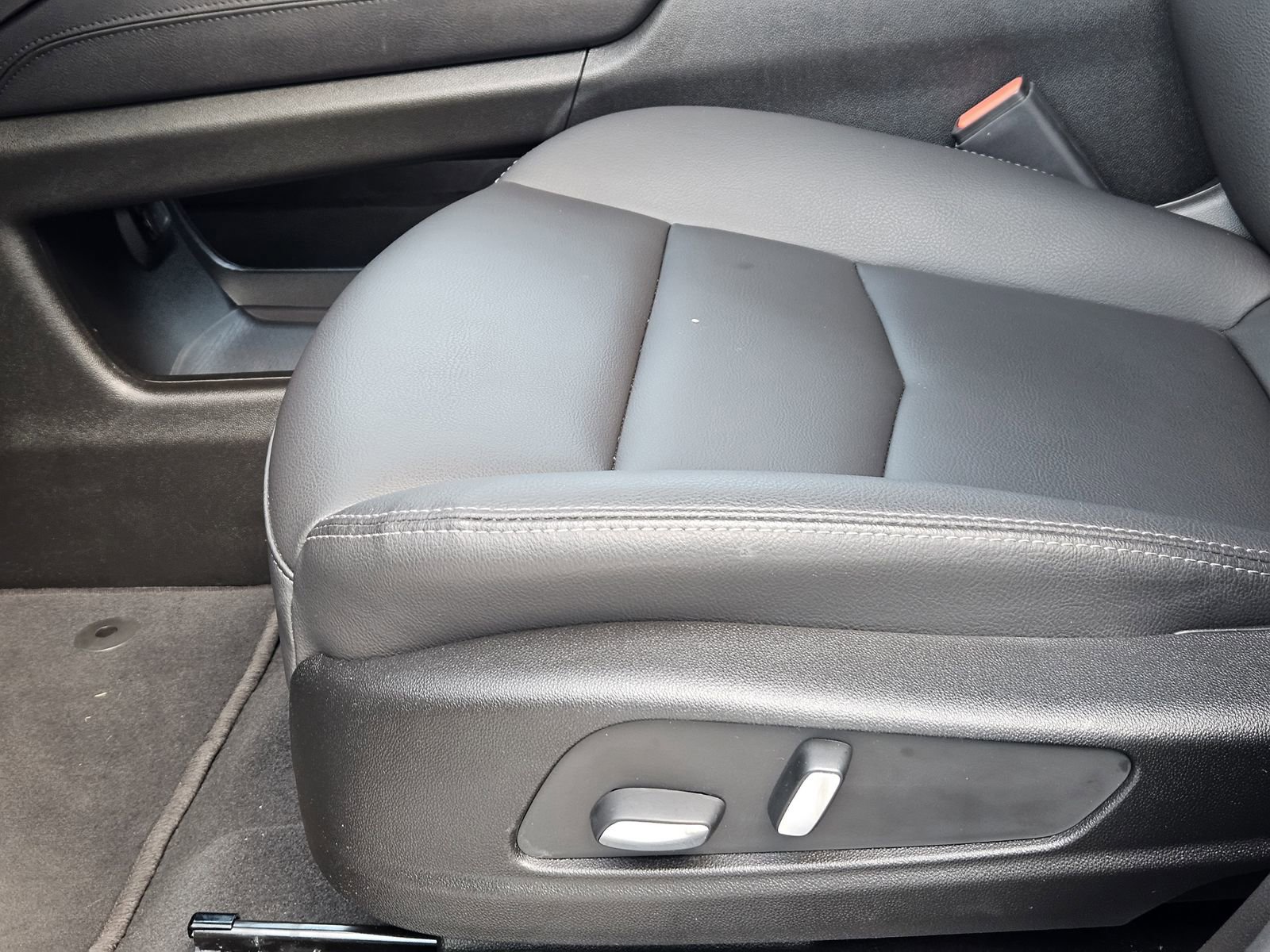 New 2026 Cadillac XT5 Luxury image 26