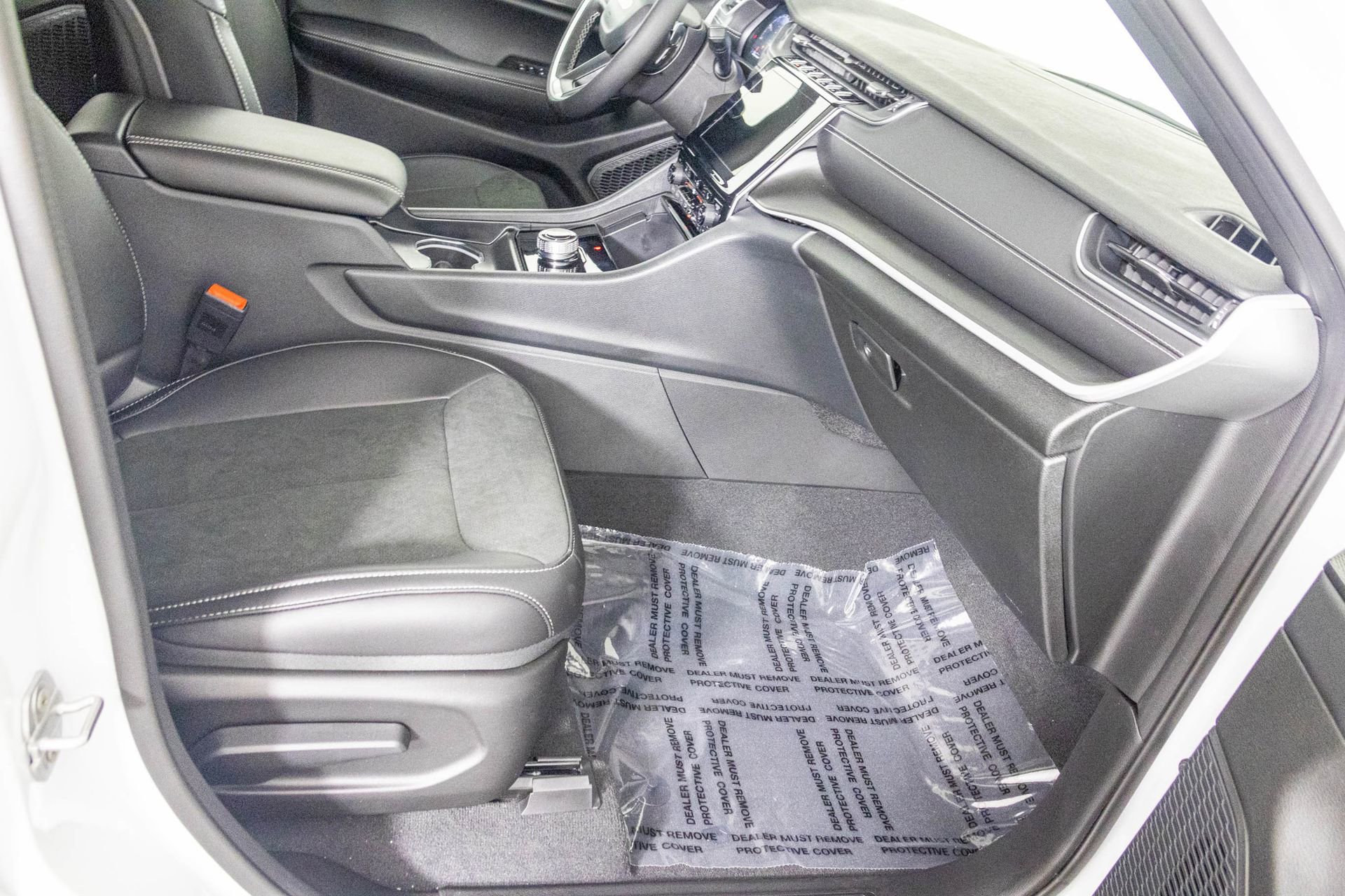 New 2025 Jeep Grand Cherokee Altitude image 36