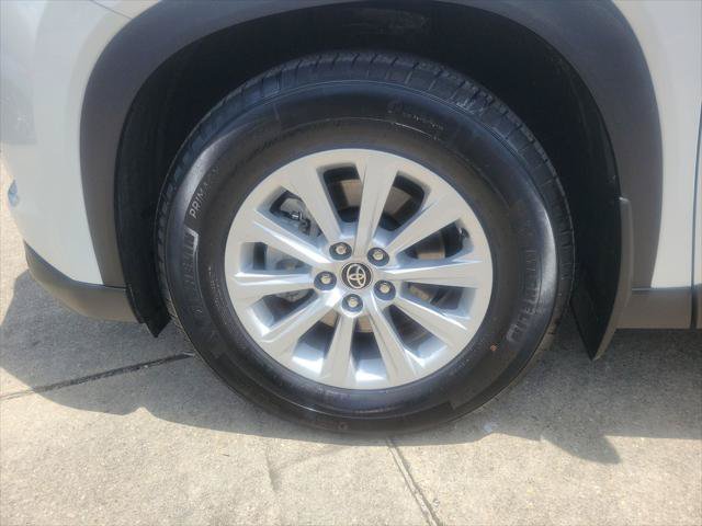 Certified 2024 Toyota Grand Highlander XLE FWD image 41