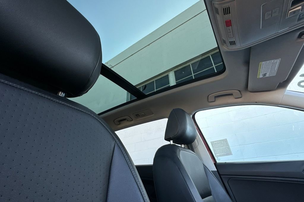 Used 2018 Volkswagen Tiguan SE w/ Panoramic Sunroof Package image 18