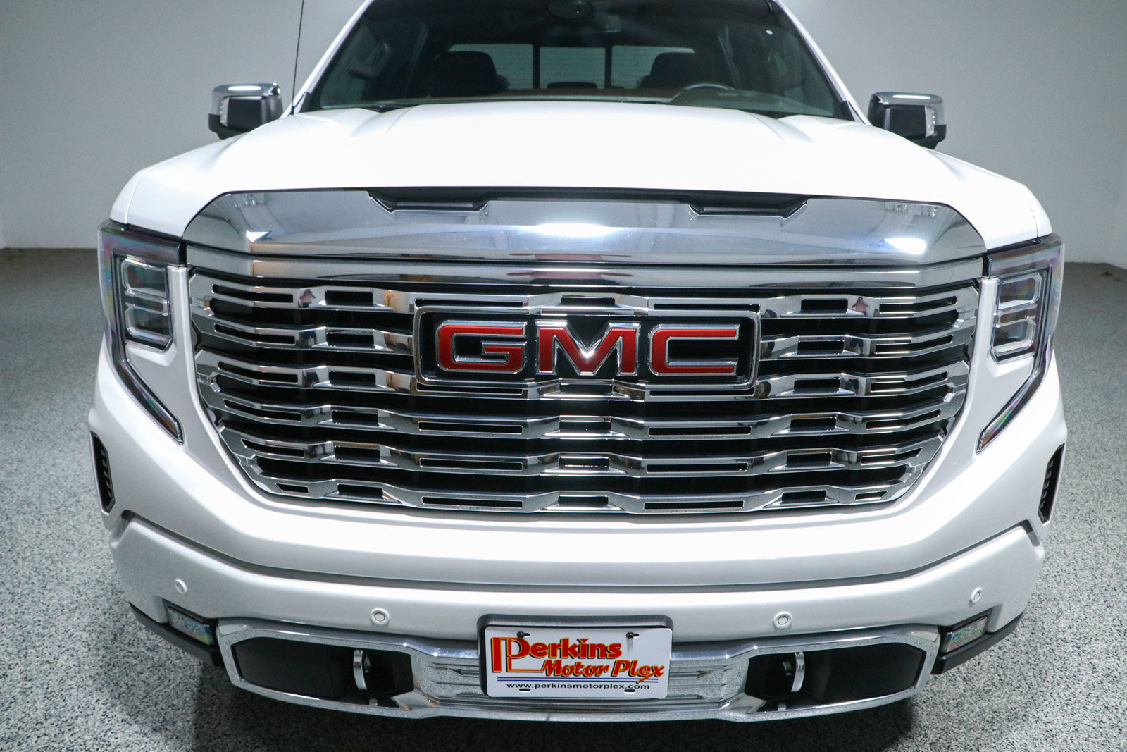 Used 2025 GMC Sierra 1500 Denali AWD/4WD image 4