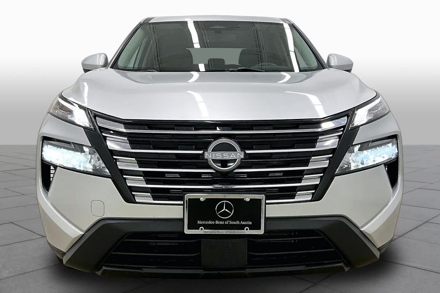 Used 2024 Nissan Rogue SV FWD image 4