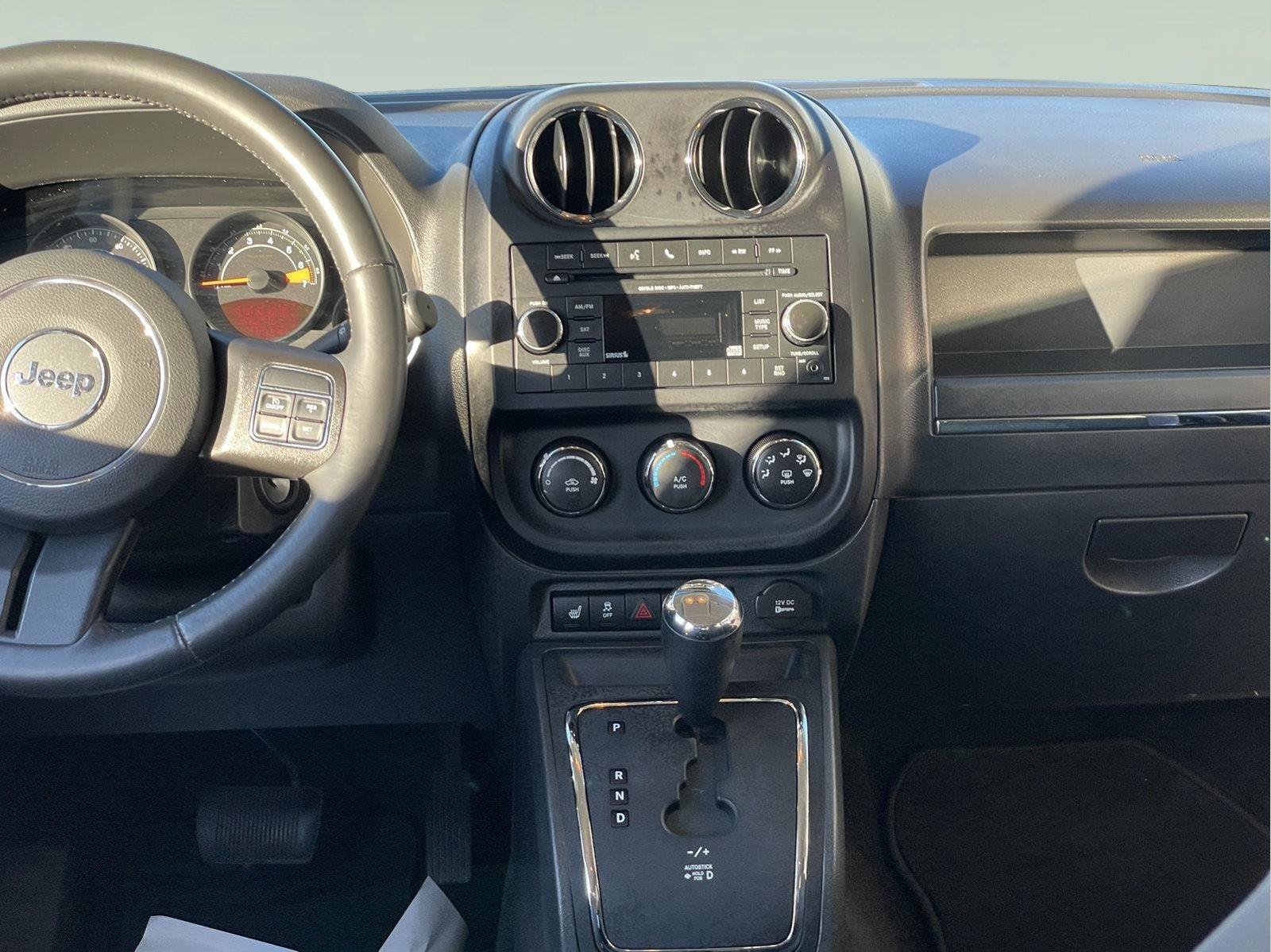 Used 2015 Jeep Patriot Latitude AWD/4WD image 17