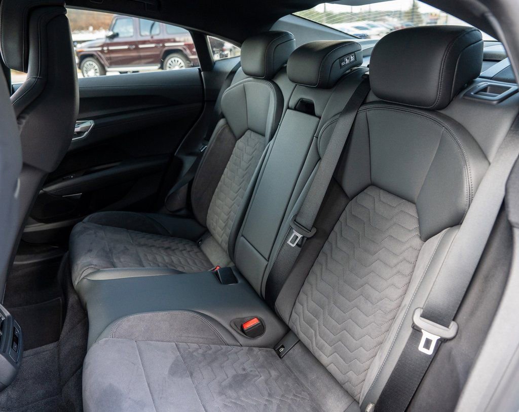 Used 2023 Audi e-tron GT Premium Plus image 19