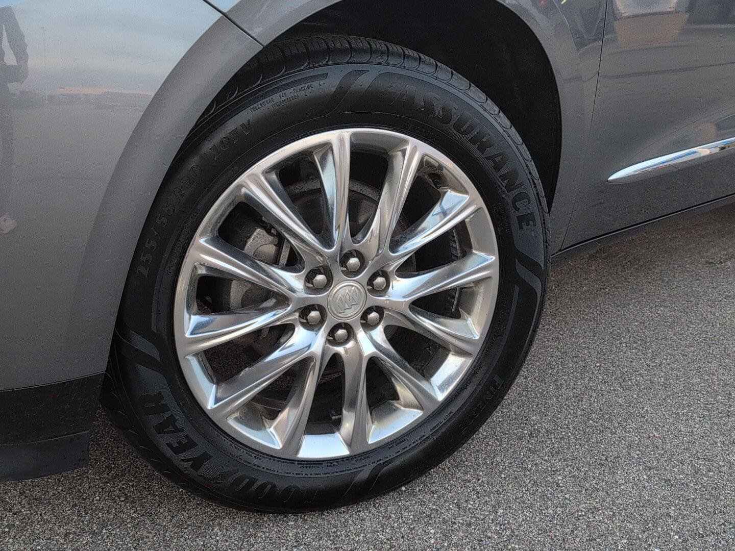 Used 2020 Buick Enclave Premium w/ Sun and Sites Package FWD image 4