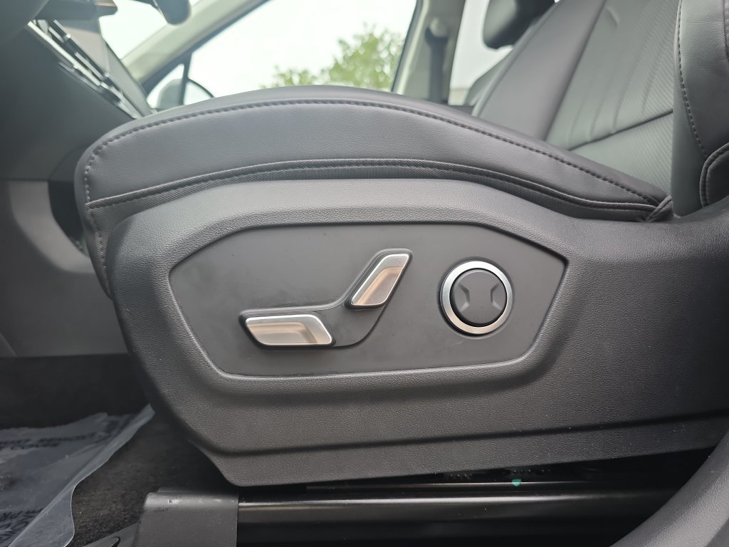 Used 2026 Hyundai Santa Fe SEL AWD/4WD image 30