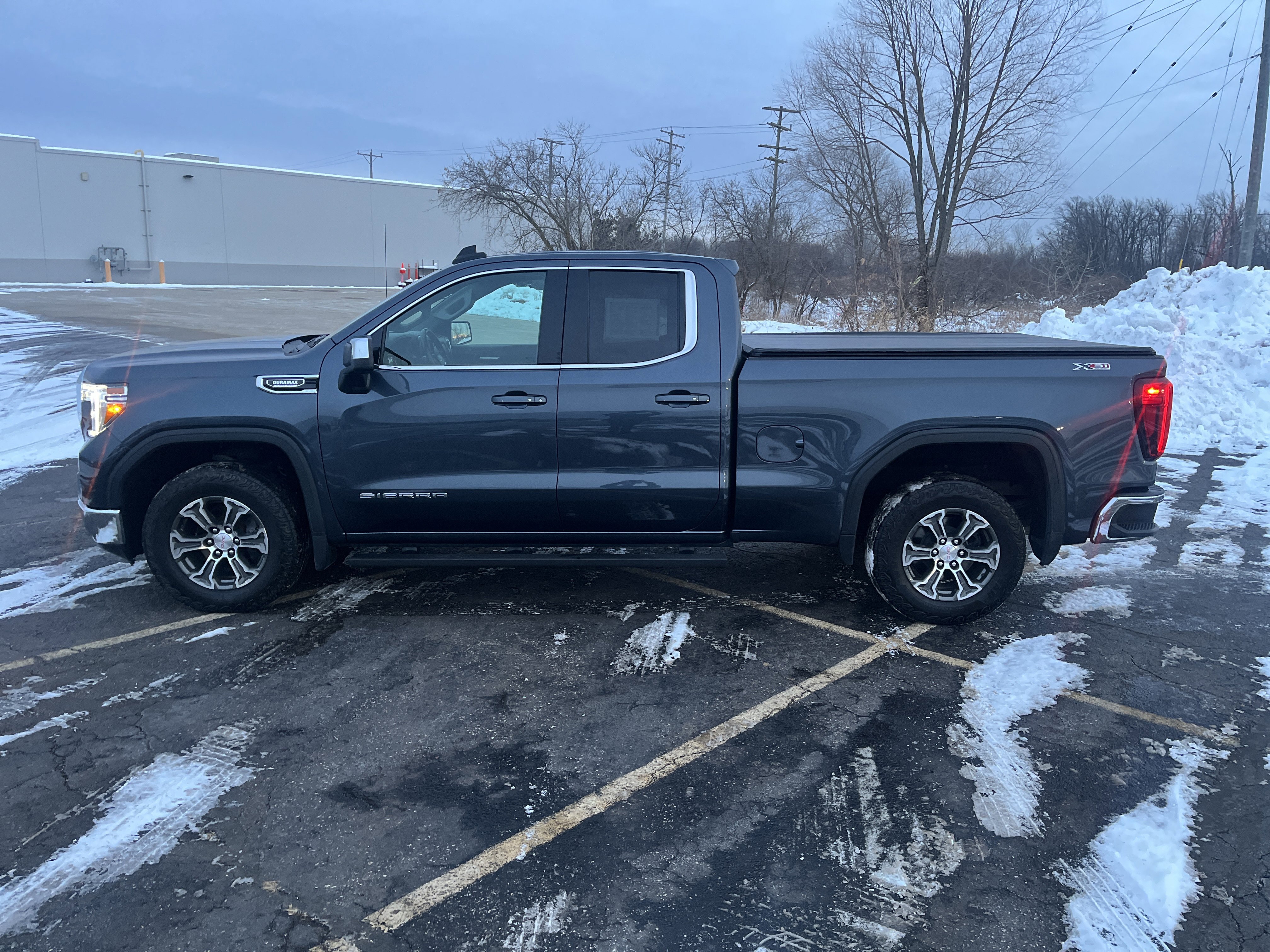 Used 2022 GMC Sierra 1500 SLE w/ X31 Off-Road Package image 3