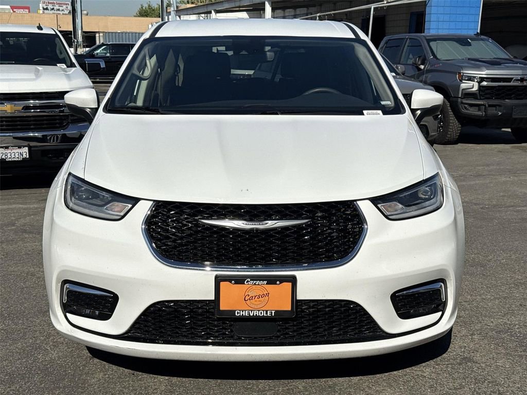 Used 2023 Chrysler Pacifica Touring-L image 8