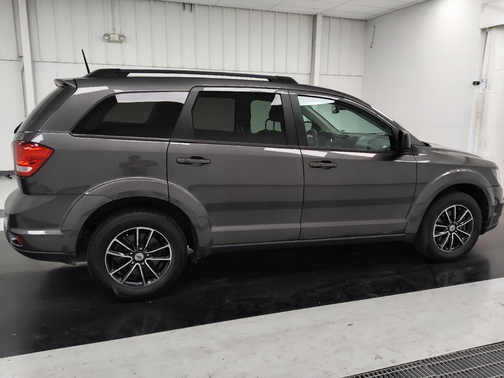 Used 2018 Dodge Journey SXT w/ Blacktop Package FWD image 10