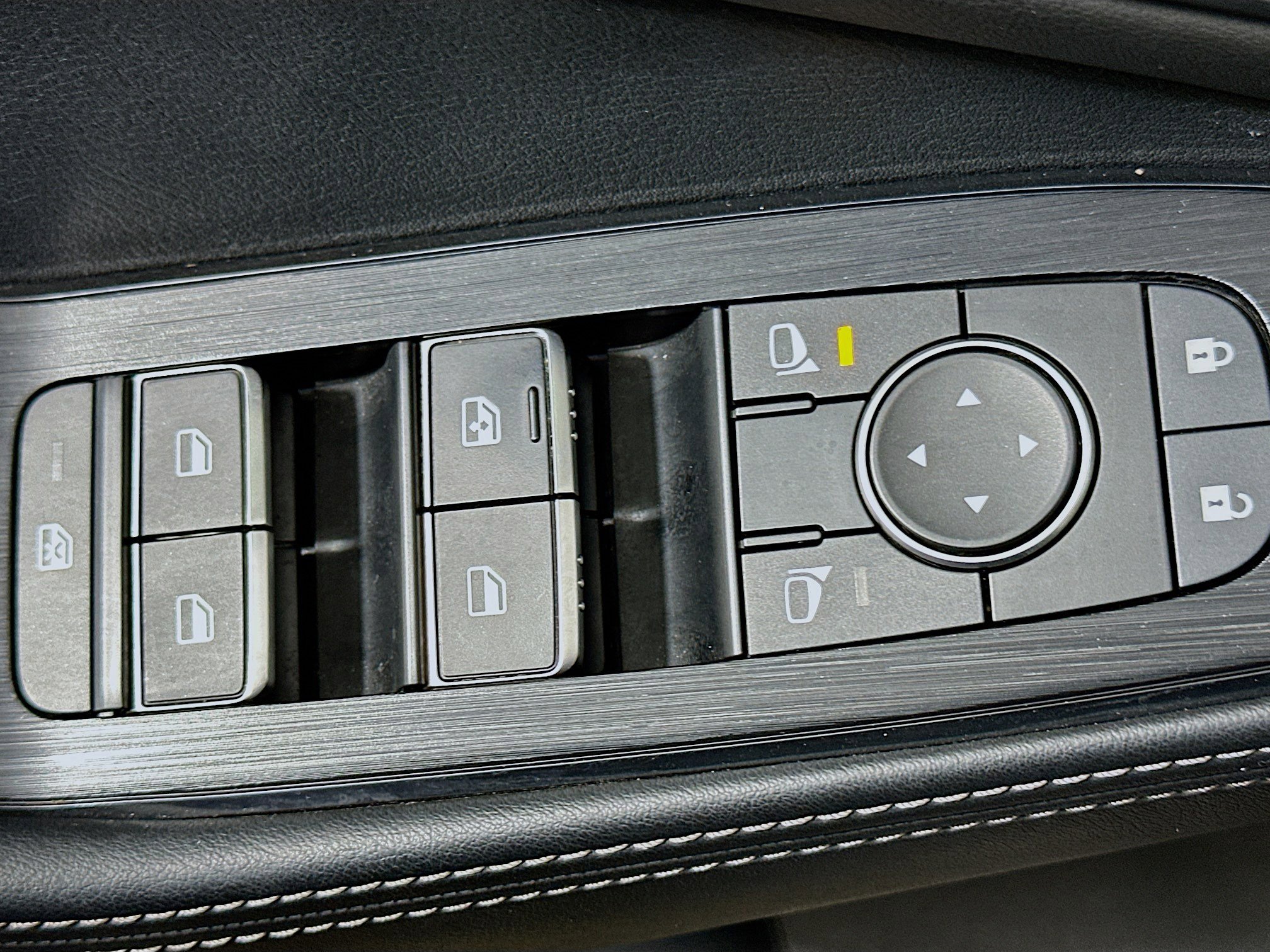 Used 2023 Nissan Rogue SL image 15