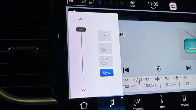 Used 2023 Chrysler Pacifica Limited w/ Uconnect Theater Family Group FWD image 29