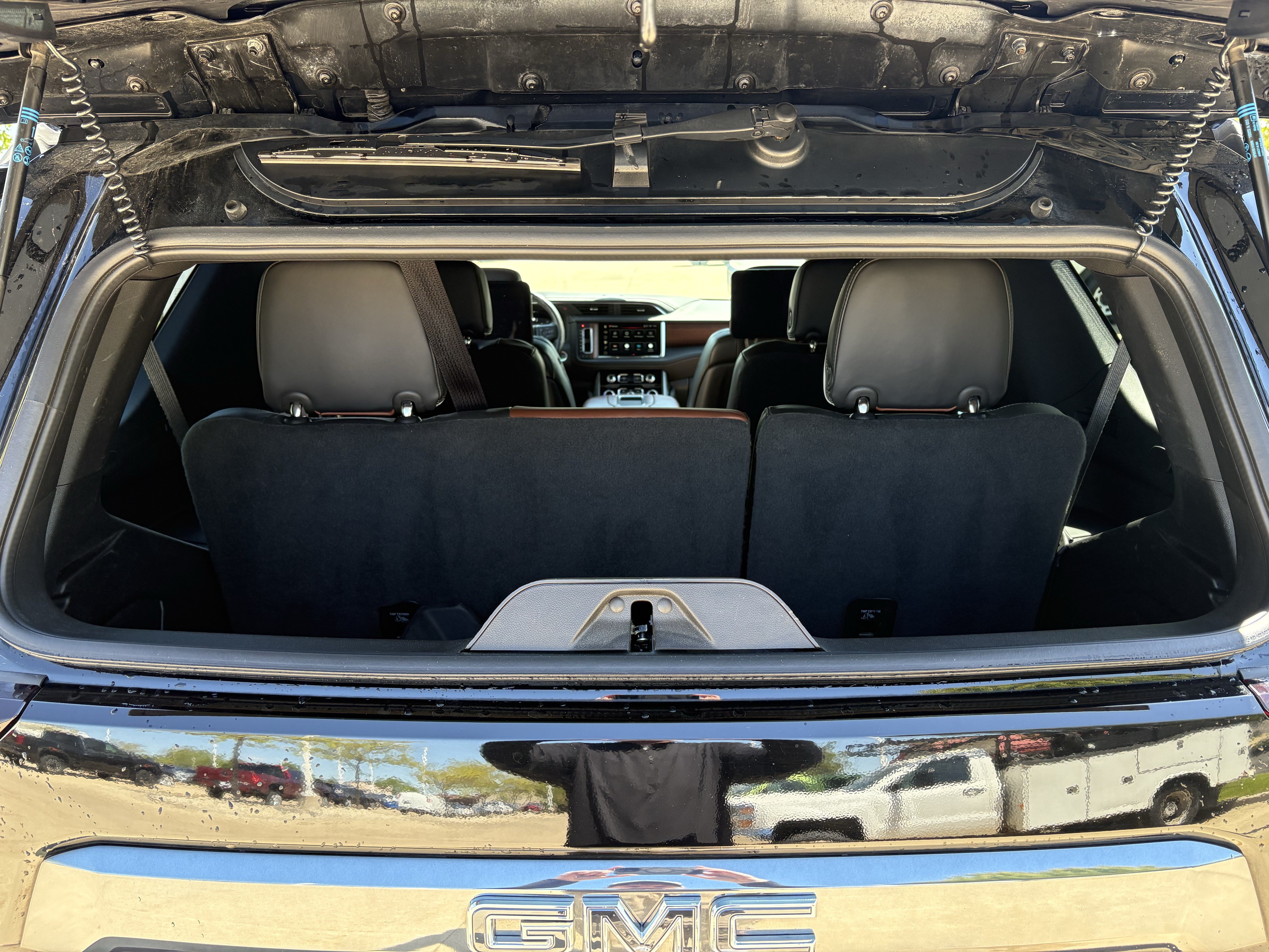 Used 2023 GMC Yukon Denali Ultimate AWD/4WD image 11