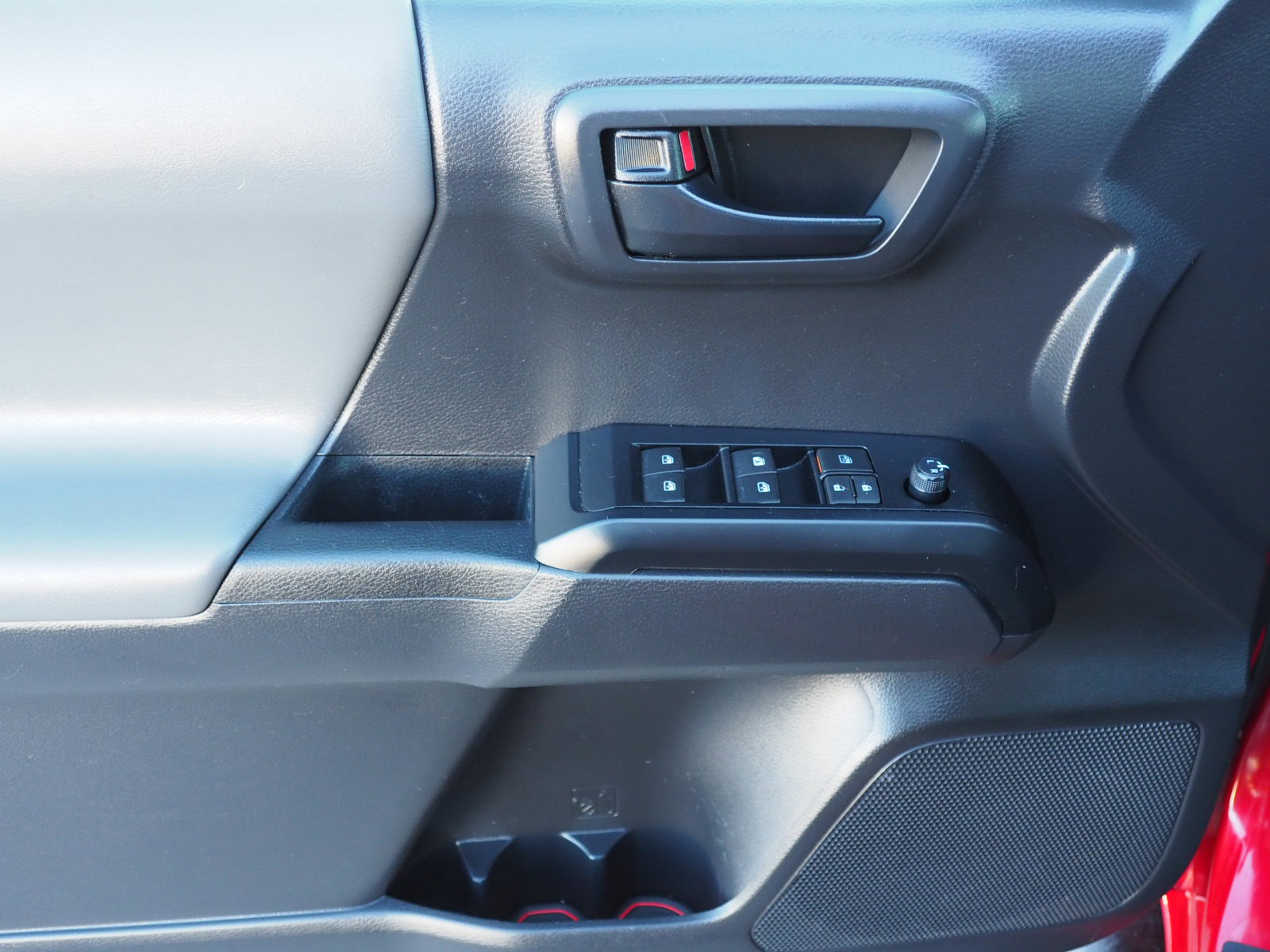 Used 2022 Toyota Tacoma SR image 18