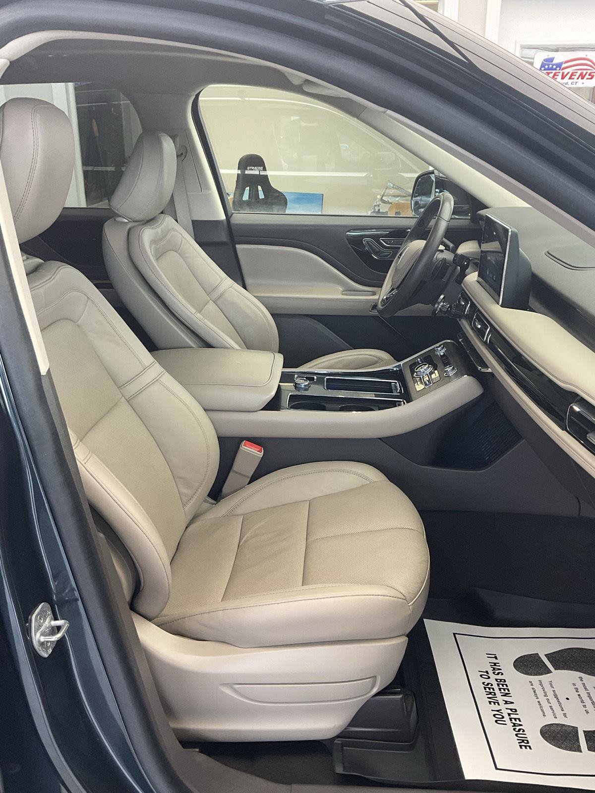 Used 2022 Lincoln Aviator Reserve AWD/4WD image 12