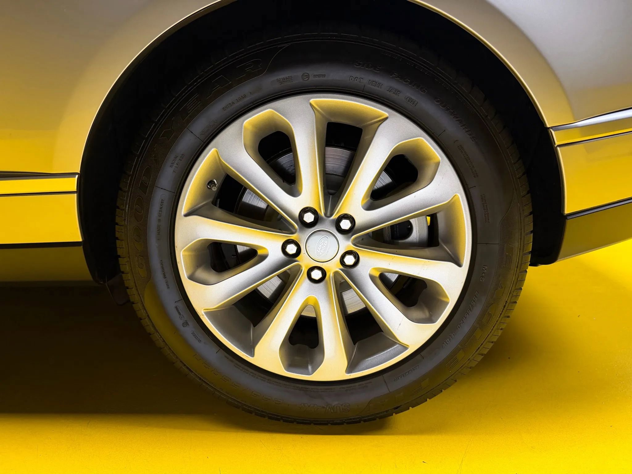 Used 2016 Land Rover Range Rover HSE image 10