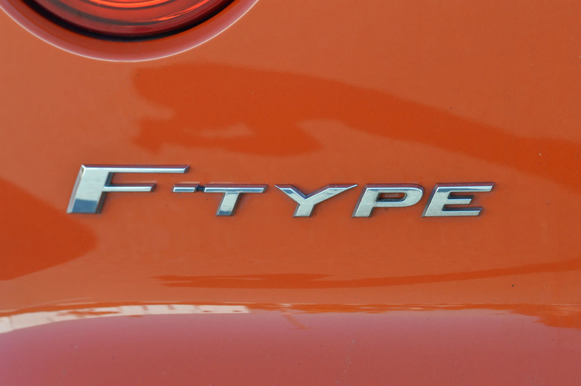 Used 2016 Jaguar F-TYPE R image 19