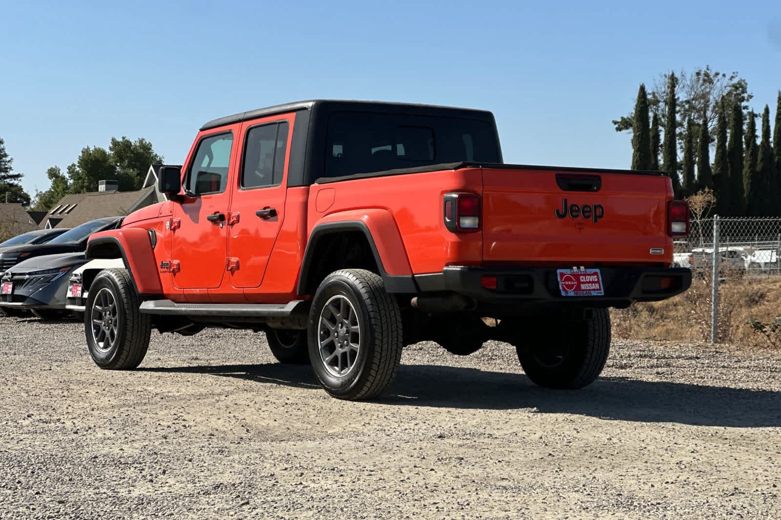 Used 2020 Jeep Gladiator Overland AWD/4WD image 6