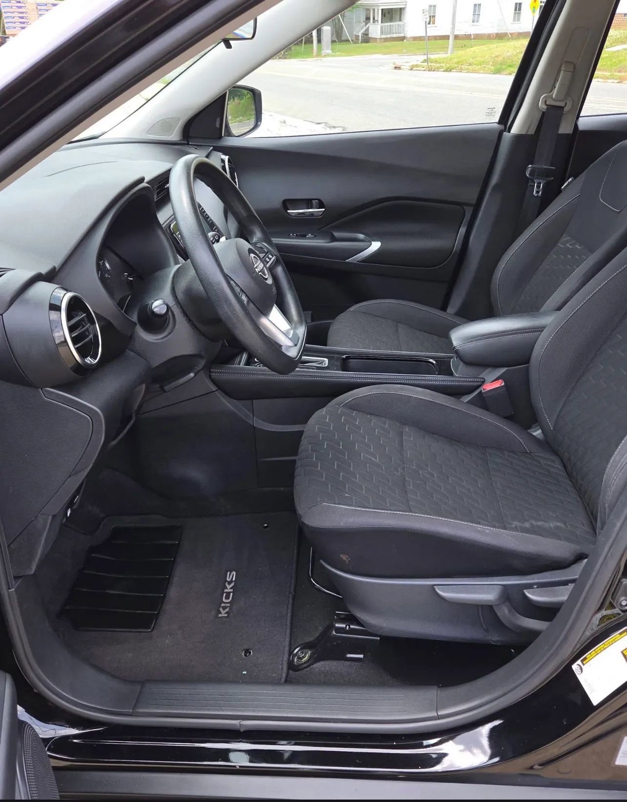 Used 2023 Nissan Kicks SV FWD image 9