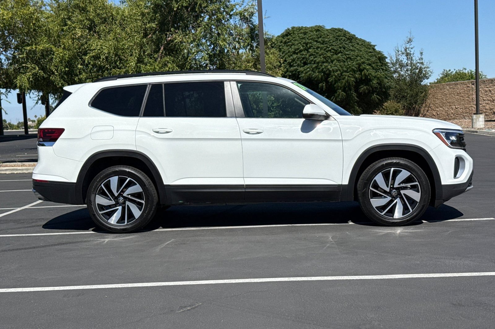 Used 2024 Volkswagen Atlas SE AWD/4WD image 10