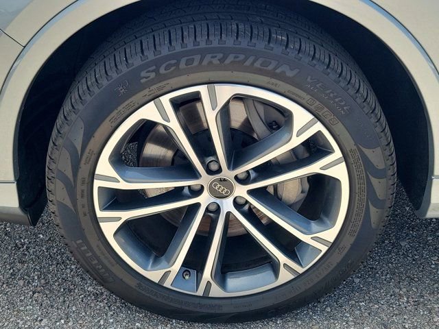 Certified 2025 Audi Q7 2.0T Premium Plus AWD/4WD image 9