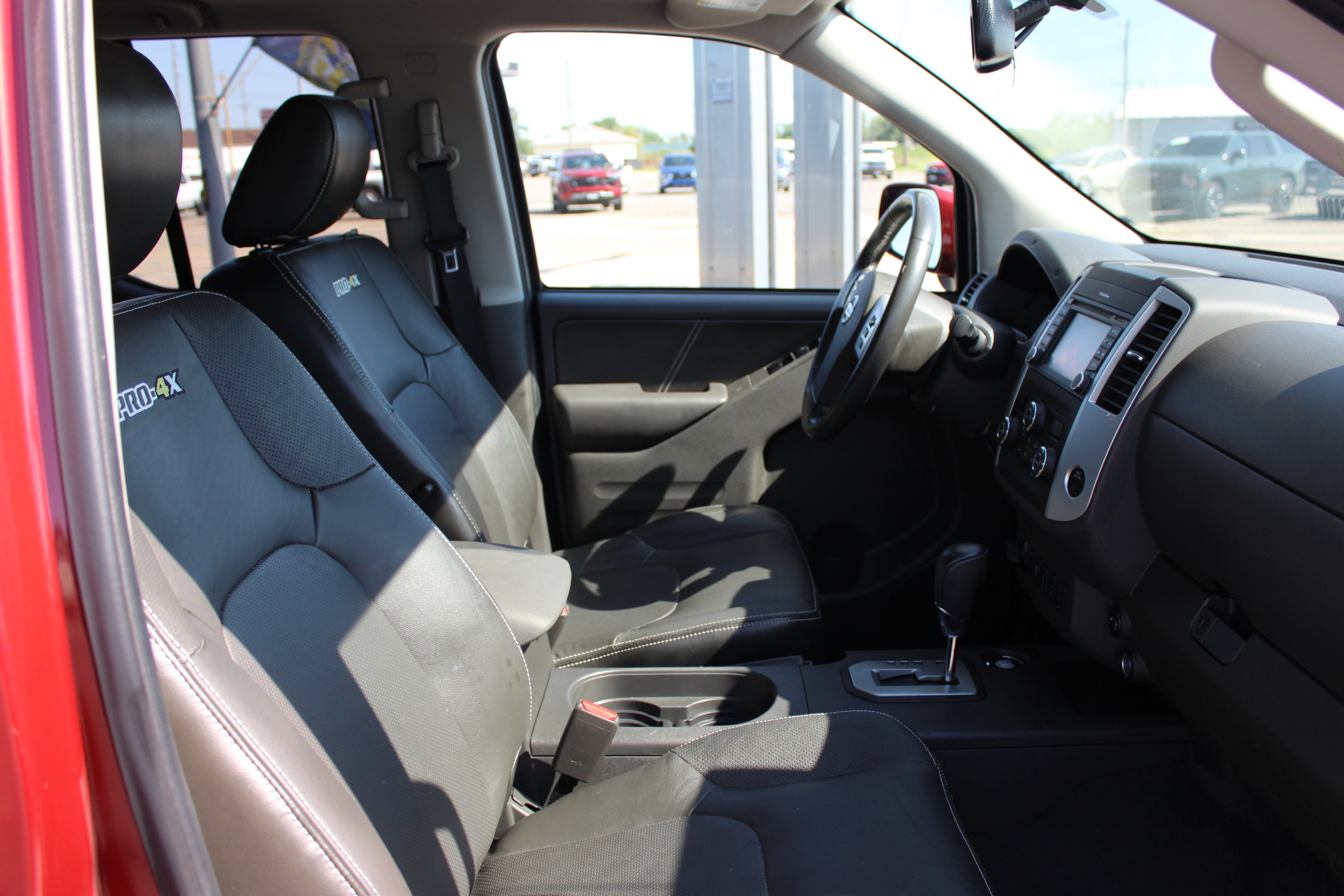 Used 2020 Nissan Frontier PRO-4X image 11