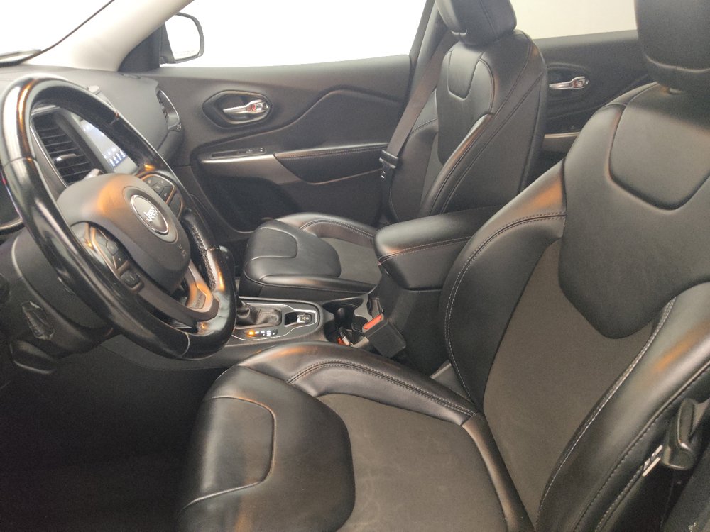 Used 2021 Jeep Cherokee Latitude Plus FWD image 17