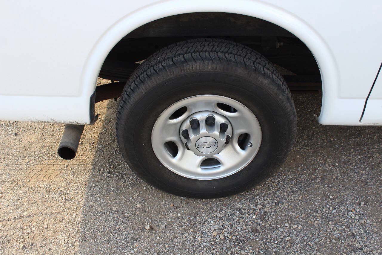 Used 2015 Chevrolet Express 3500 RWD image 25