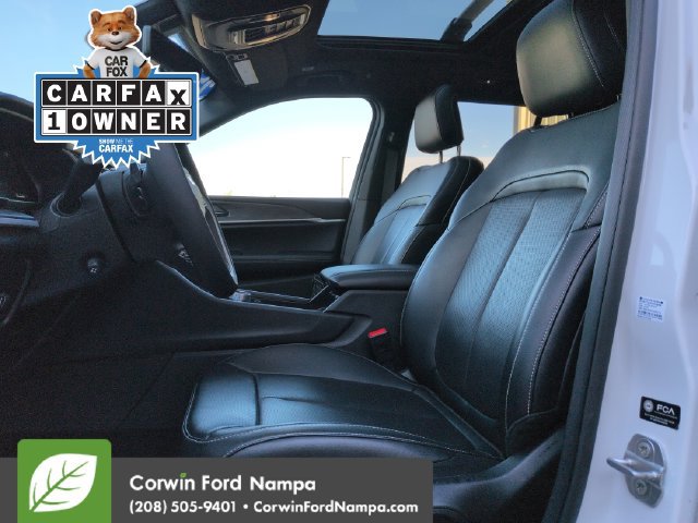 Used 2025 Jeep Grand Cherokee Limited w/ Luxury Tech Group II AWD/4WD image 23