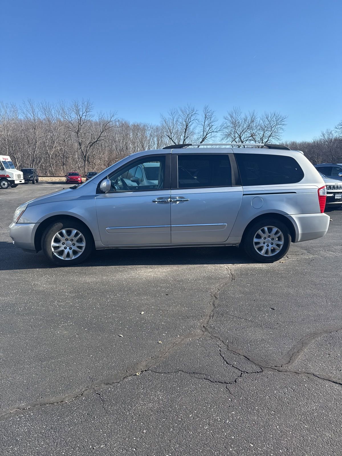 Used 2010 Kia Sedona EX w/ Luxury Pkg image 3