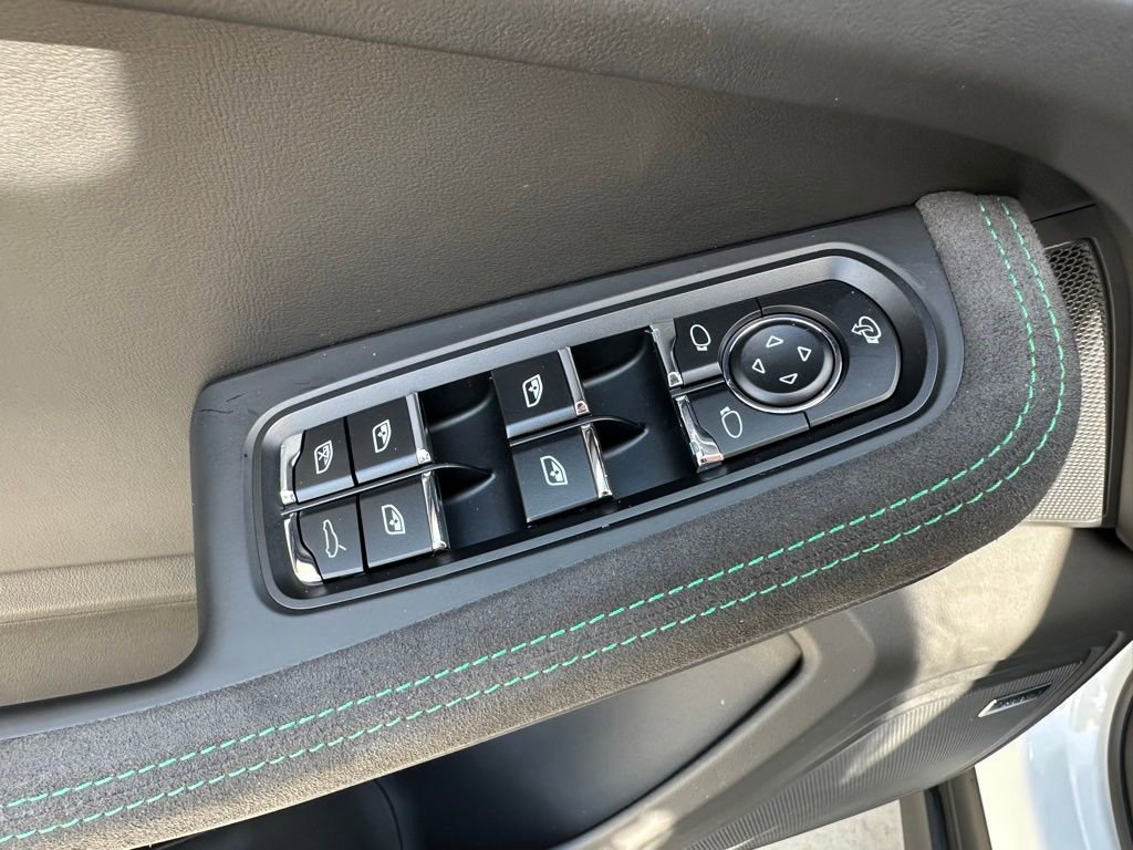 Certified 2026 Porsche Macan GTS image 21