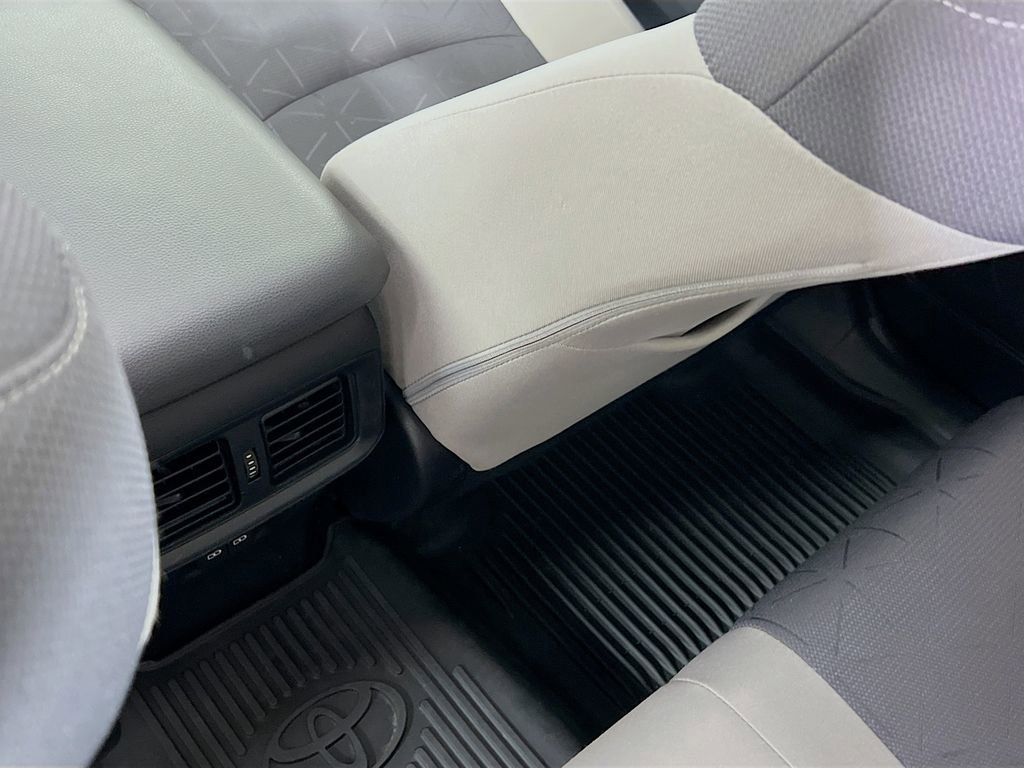 Used 2022 Toyota RAV4 XLE w/ Convenience Package image 25