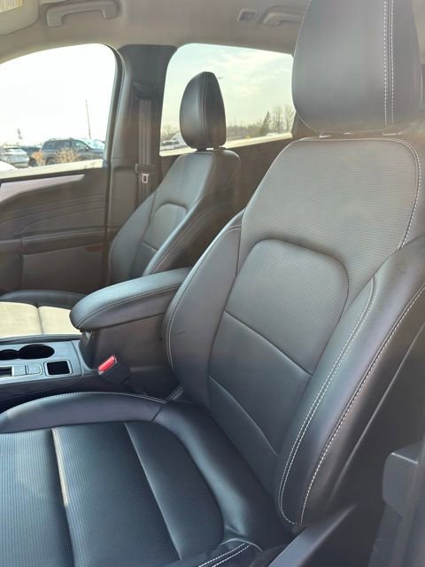 Used 2025 Ford Escape Platinum AWD/4WD image 22