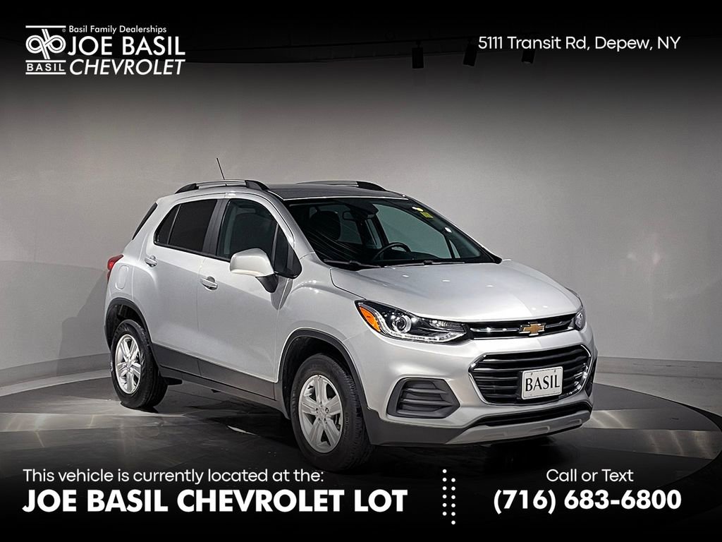 Used 2022 Chevrolet Trax LT w/ LT Convenience Package image 1