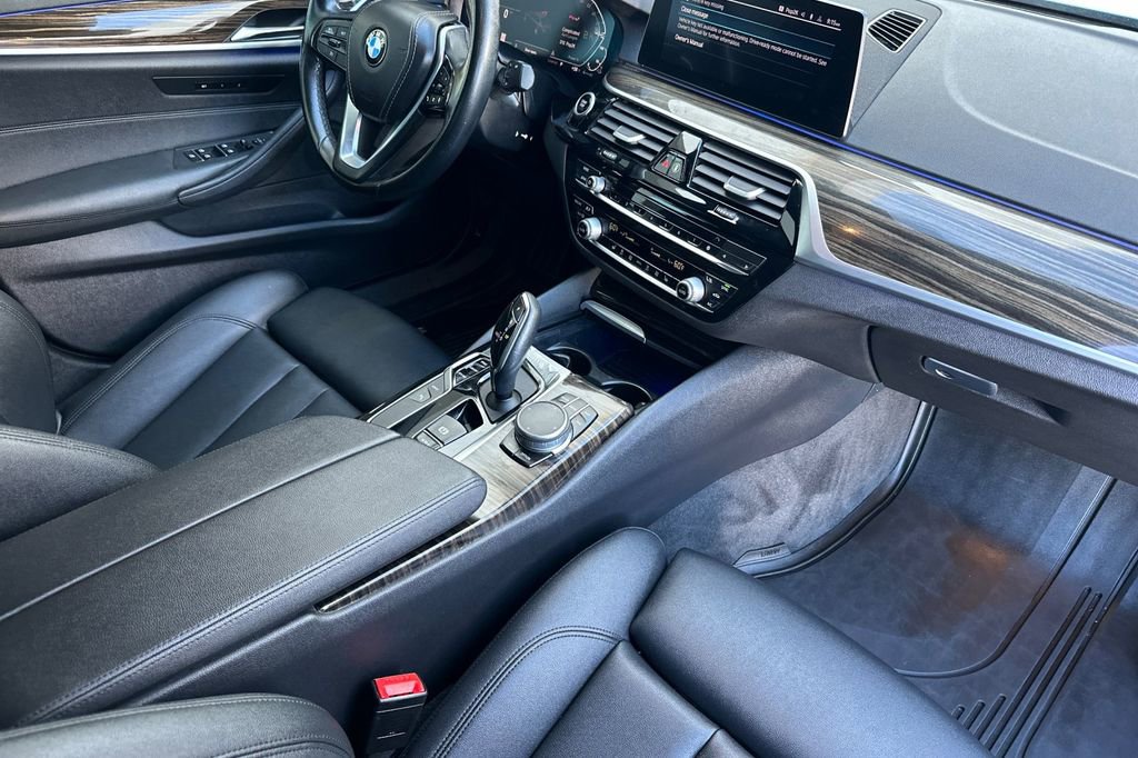 Used 2020 BMW 530e w/ Convenience Package image 16