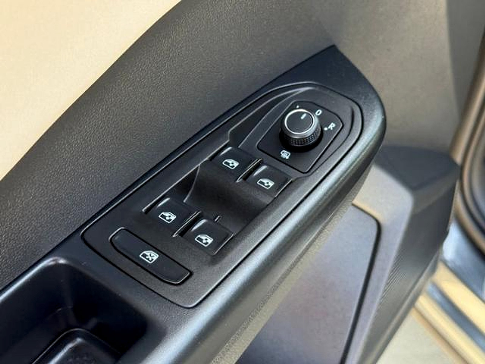 New 2026 Volkswagen Taos SE FWD image 11